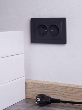 Розетка 2-м СП BRITE РСш12-2-БрГ 10А в сборе без заземл. защ. шторки графит IEK BR-R23-10-K53-F Розетка 2-м СП BRITE РСш12-2-БрГ 10А в сборе без заземл. защ. шторки графит IEK BR-R23-10-K53-F