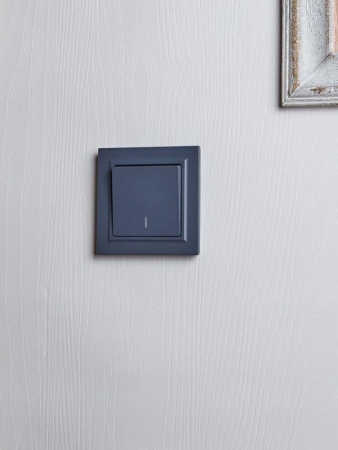 Выключатель проходной 1-кл. СП BRITE ВС10-1-7-БрМ 10А с индик. механизм маренго IEK BR-V12-1-10-K35