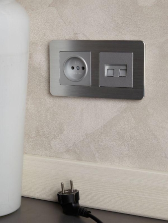 Рамка 2-м BRITE РУ-2-1-Бр метал. алюм. RE AL IEK BR-M22-M-21-K47 Рамка 2-м BRITE РУ-2-1-Бр метал. алюм. RE AL IEK BR-M22-M-21-K47