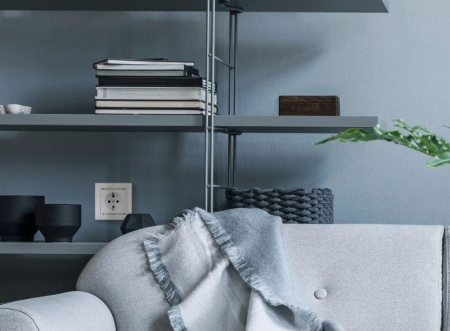 Розетка 1-м СП Valena 16А IP21 с заземл. на винтах механизм бел. IEK 774420 Розетка 1-м СП Valena 16А IP21 с заземл. на винтах механизм бел. IEK 774420