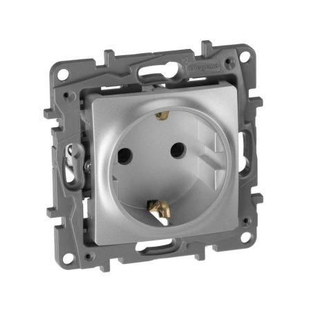 Розетка 1-м СП Etika 16А IP20 250В 2P+E с заземл. немецк. стандарт винтов. клеммы механизм алюм. IEK 672421 Розетка 1-м СП Etika 16А IP20 250В 2P+E с заземл. немецк. стандарт винтов. клеммы механизм алюм. IEK 672421
