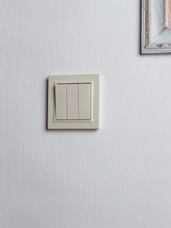 Выключатель 3-кл. СП BRITE ВС10-3-0-БрКр 10А механизм беж. IEK BR-V30-0-10-K10 Выключатель 3-кл. СП BRITE ВС10-3-0-БрКр 10А механизм беж. IEK BR-V30-0-10-K10