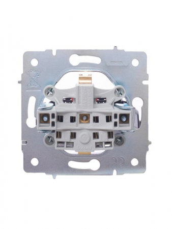 Розетка 1-м СП Vesna с заземл. защ. шторки ПБТ механизм бел. LEZARD 742-0288-124B Розетка 1-м СП Vesna с заземл. защ. шторки ПБТ механизм бел. LEZARD 742-0288-124B