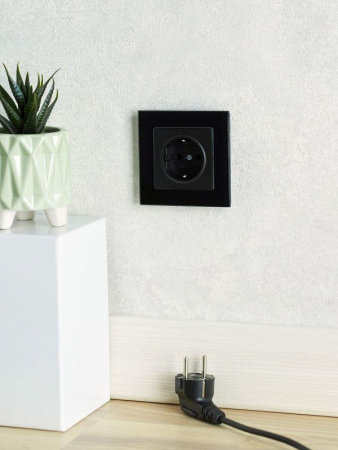 Розетка BRITE РС11-1-0-БрЧ 16А с заземл. без защ. шторки механизм черн. IEK BR-R11-16-K02 Розетка BRITE РС11-1-0-БрЧ 16А с заземл. без защ. шторки механизм черн. IEK BR-R11-16-K02