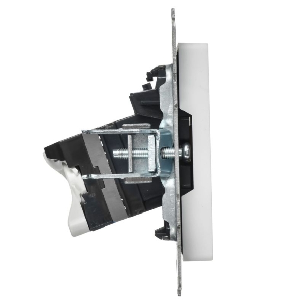 Розетка компьютерная СП BRITE РК11-БрАБ RJ45 кат.6 механизм арктич. бел. IEK BR-K10-2-K91