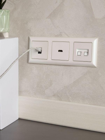 Рамка 3-м BRITE РУ-3-Бр беж./жемчуж. IEK BR-M32-12-1-K10