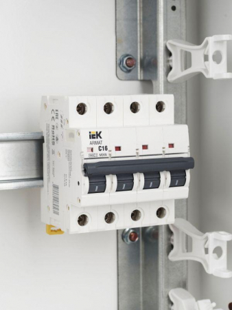 Выключатель автоматический модульный 4п C 16А M06N ARMAT IEK AR-M06N-4-C016 Выключатель автоматический модульный 4п C 16А M06N ARMAT IEK AR-M06N-4-C016