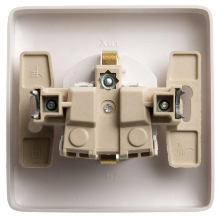 Розетка 1-м СП 1мод. Хит 16А IP20 250В с заземл. защ. шторки бел. SE RS16-136-B Розетка 1-м СП 1мод. Хит 16А IP20 250В с заземл. защ. шторки бел. SE RS16-136-B