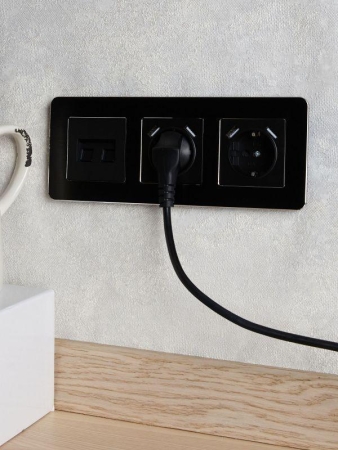 Рамка 3-м BRITE РУ-3-1-Бр метал. черн. RE AL IEK BR-M32-M-21-K02