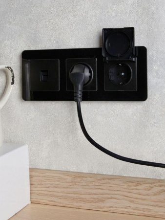 Рамка 3-м BRITE РУ-3-2-Бр стекло черн. RE IEK BR-M32-G-41-K02