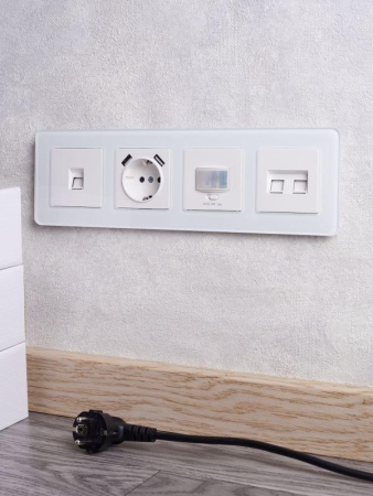 Рамка 4-м BRITE РУ-4-2-Бр стекло бел. RE IEK BR-M42-G-41-K01