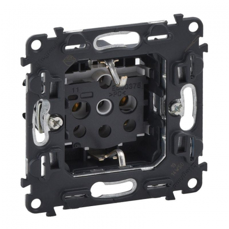 Розетка 1-м СП Valena In'matic 16А IP20 250В 2P+E винт. клеммы механизм Leg 753025 Розетка 1-м СП Valena In'matic 16А IP20 250В 2P+E винт. клеммы механизм Leg 753025