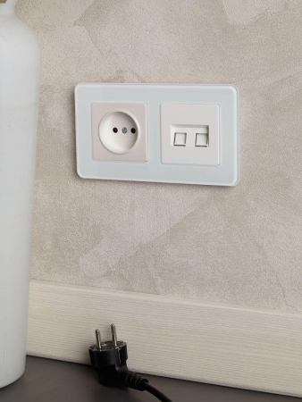 Рамка 2-м BRITE РУ-2-2-Бр стекло бел. RE IEK BR-M22-G-41-K01 Рамка 2-м BRITE РУ-2-2-Бр стекло бел. RE IEK BR-M22-G-41-K01