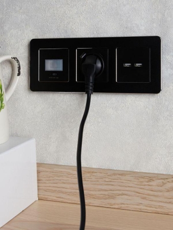 Розетка BRITE РЮш11-1-БрЧ 16А с USB A+C 18Вт с заземл. защ. шторки механизм черн. IEK BR-R14-16-U22-018-K02 Розетка BRITE РЮш11-1-БрЧ 16А с USB A+C 18Вт с заземл. защ. шторки механизм черн. IEK BR-R14-16-U22-018-K02