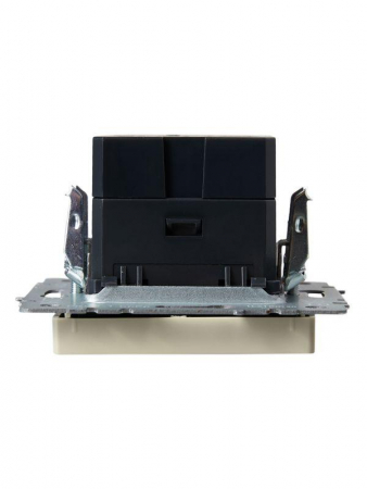 Розетка BRITE USB A+C 18Вт РЮ11-1-БрКр механизм беж. IEK BR-U22-018-K10 Розетка BRITE USB A+C 18Вт РЮ11-1-БрКр механизм беж. IEK BR-U22-018-K10