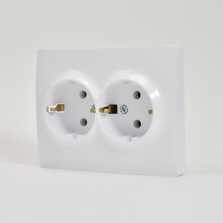 Розетка 2-м СП Karina с заземл. термопласт бел. LEZARD 707-0200-127B Розетка 2-м СП Karina с заземл. термопласт бел. LEZARD 707-0200-127B