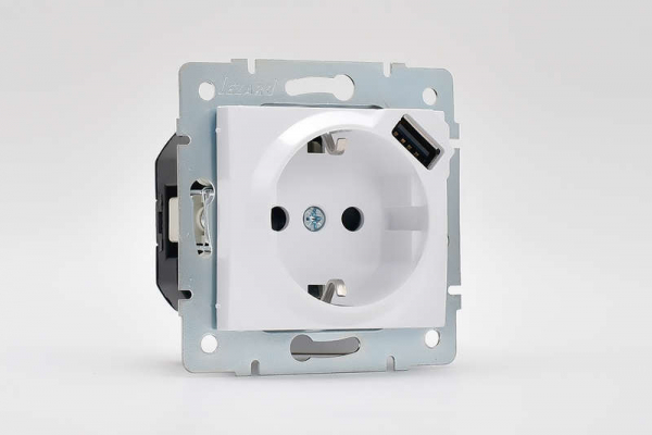 Розетка 1-м СП Karina 16А с заземл. с заряд. устройством USB механизм бел. LEZARD 707-0288-181 Розетка 1-м СП Karina 16А с заземл. с заряд. устройством USB механизм бел. LEZARD 707-0288-181