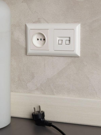 Рамка 2-м BRITE РУ-2-Бр бел./бел. IEK BR-M22-12-K01 Рамка 2-м BRITE РУ-2-Бр бел./бел. IEK BR-M22-12-K01