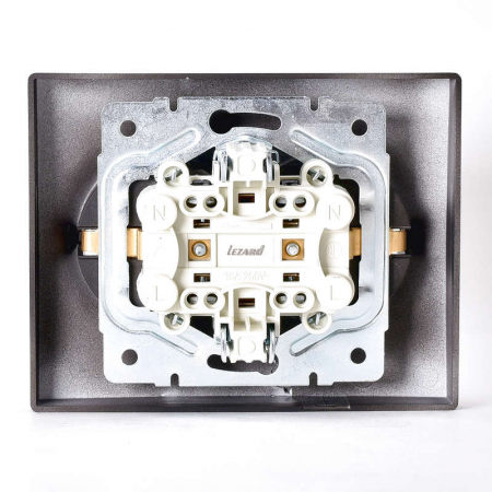 Розетка 2-м СП Karina с заземл. термопласт черн. бархат LEZARD 707-4200-127B Розетка 2-м СП Karina с заземл. термопласт черн. бархат LEZARD 707-4200-127B