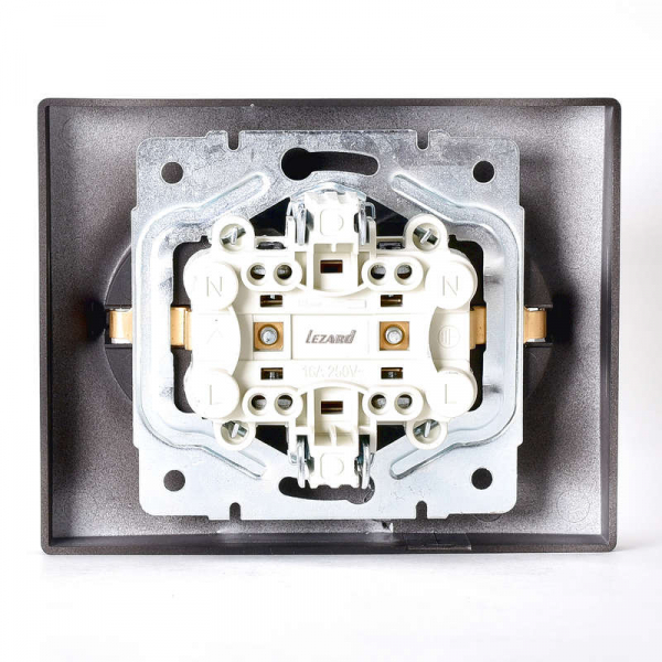 Розетка 2-м СП Karina с заземл. термопласт черн. бархат LEZARD 707-4200-127B Розетка 2-м СП Karina с заземл. термопласт черн. бархат LEZARD 707-4200-127B