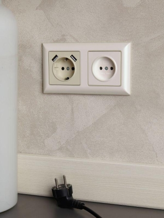 Рамка 2-м BRITE РУ-2-Бр беж./жемчуж. IEK BR-M22-12-1-K10 Рамка 2-м BRITE РУ-2-Бр беж./жемчуж. IEK BR-M22-12-1-K10