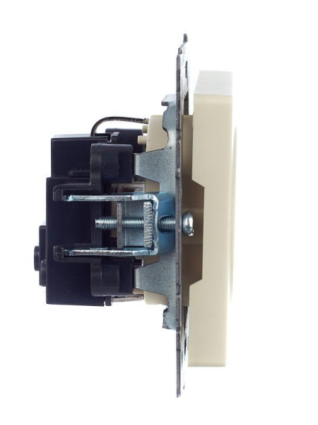 Розетка BRITE РС11-1-0-БрКр 16А с заземл. без защ. шторки механизм беж. IEK BR-R11-16-K10 Розетка BRITE РС11-1-0-БрКр 16А с заземл. без защ. шторки механизм беж. IEK BR-R11-16-K10