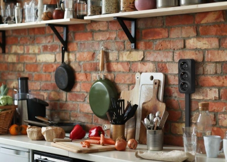 Розетка 3-м ОП Quteo 16А IP20 250В 3х2P+E с заземл. защ. шторки черн. матов. IEK 782473