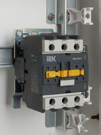Контактор КМИ-35012 50А 230В/АС3 1НО 1НЗ KARAT IEK KKM31-050-230-11 Контактор КМИ-35012 50А 230В/АС3 1НО 1НЗ KARAT IEK KKM31-050-230-11