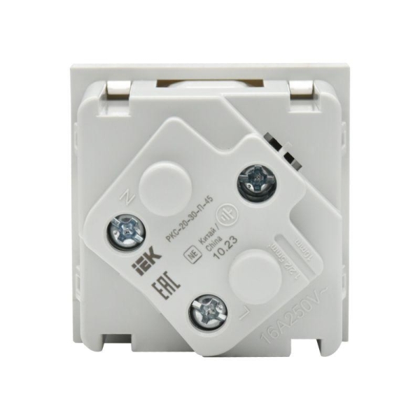 Розетка PRIMER 45град. с заземл. защ. шторки винт. зажим РКС-20-30-П-45 бел. IEK PR-KK40D-RSZH-2-2-45-K01