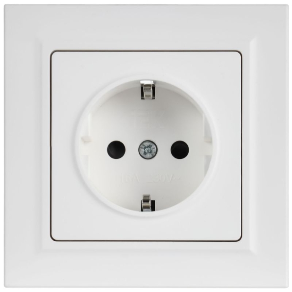 Розетка BRITE РСР14-1-0-БрАБ 16А в сборе с заземл. защ. шторки арктич. бел. IEK BR-R14-16-K91-F
