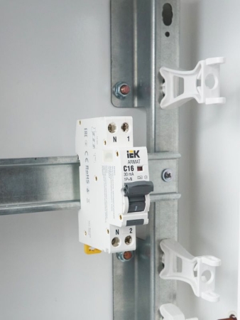 Выключатель автоматический дифференциального тока 2п (1P+N) C 16А 30мА тип A АВДТ B06S 18мм ARMAT IEK AR-B06S-1N-C16A030