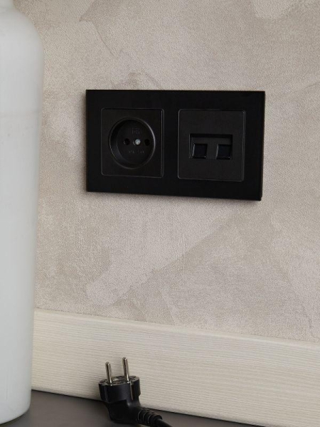 Рамка 2-м BRITE РУ-2-2-Бр стекло черн. матов. IEK BR-M22-G-31-K02 Рамка 2-м BRITE РУ-2-2-Бр стекло черн. матов. IEK BR-M22-G-31-K02