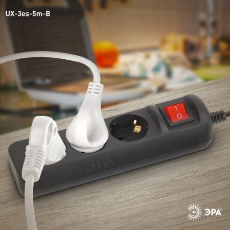 Удлинитель 3х5м с заземл. 10А с выкл. ПВС 3х0.75 черн. UX-3es-5m-B Эра Б0057729 Удлинитель 3х5м с заземл. 10А с выкл. ПВС 3х0.75 черн. UX-3es-5m-B Эра Б0057729