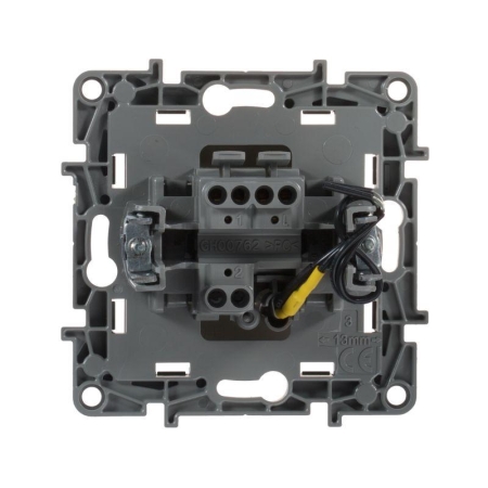 Выключатель 1-кл. СП Etika 10А IP20 250В 10AX с подсветкой/индикацией безвинтов. зажимы механизм сл. кость IEK 672303