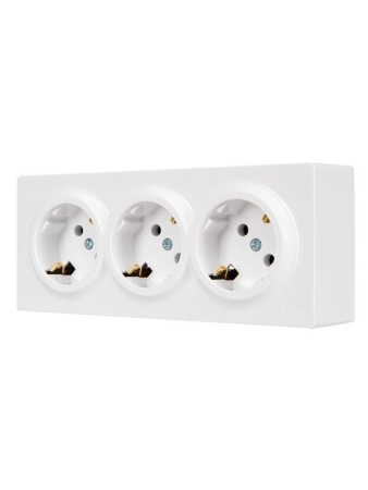 Розетка 3-м ОП LETO с заземл. закрытый корпус ПБТ бел. LEZARD 752-0200-127BUP