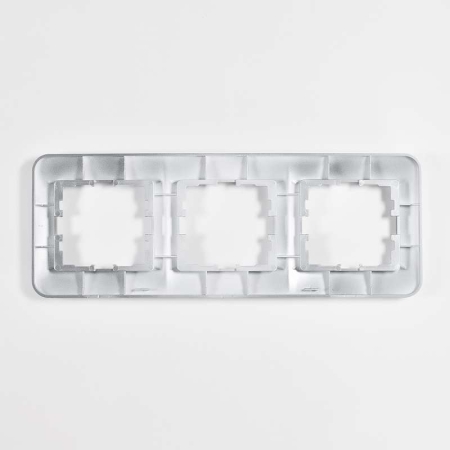 Рамка 3-м Karina Life горизонт. матов. серебр. LEZARD 708-4300-148 Рамка 3-м Karina Life горизонт. матов. серебр. LEZARD 708-4300-148