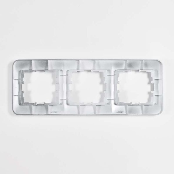 Рамка 3-м Karina Life горизонт. матов. серебр. LEZARD 708-4300-148 Рамка 3-м Karina Life горизонт. матов. серебр. LEZARD 708-4300-148