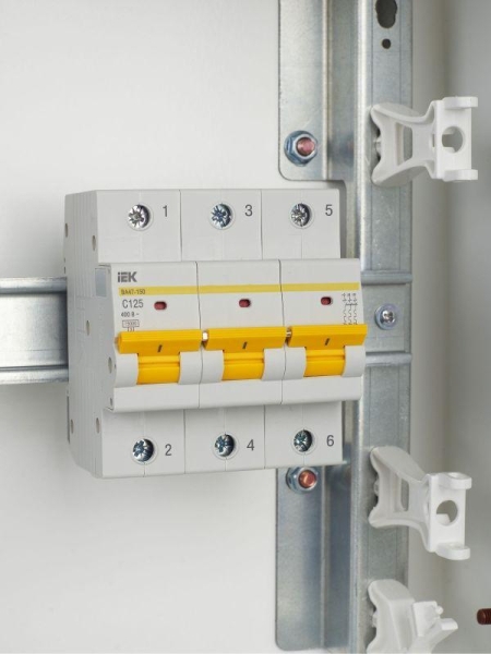 Выключатель автоматический модульный 3п C 125А 15кА ВА47-150 KARAT IEK MVA50-3-125-C Выключатель автоматический модульный 3п C 125А 15кА ВА47-150 KARAT IEK MVA50-3-125-C