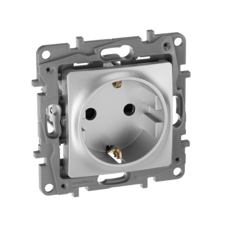 Розетка 1-м СП Etika 16А IP31 250В 2P+E с заземл. защ. шторки немецк. стандарт винтов. клеммы механизм алюм. IEK 672422 Розетка 1-м СП Etika 16А IP31 250В 2P+E с заземл. защ. шторки немецк. стандарт винтов. клеммы механизм алюм. IEK 672422