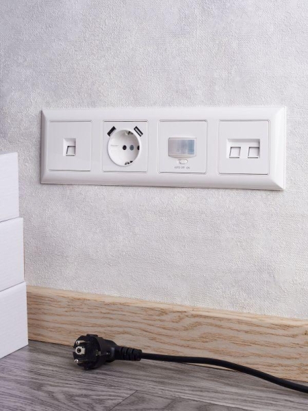 Рамка 4-м BRITE РУ-4-Бр бел./бел. IEK BR-M42-12-K01