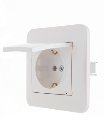 Розетка 1-м СП Karina с заземл. с крышкой термопласт механизм жемчуж./бел. перламутр. LEZARD 707-3088-123B Розетка 1-м СП Karina с заземл. с крышкой термопласт механизм жемчуж./бел. перламутр. LEZARD 707-3088-123B