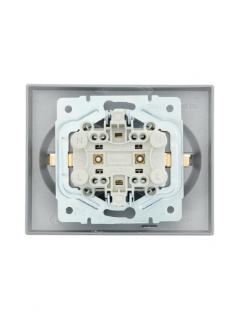 Розетка 2-м СП VESNA с заземл. со шторками ПБТ платина LEZARD 742-3500-178B Розетка 2-м СП VESNA с заземл. со шторками ПБТ платина LEZARD 742-3500-178B