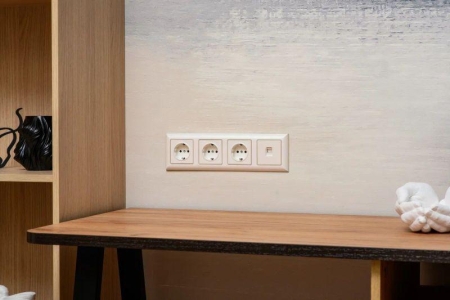 Рамка 4-м BRITE РУ-4-Бр беж./жемчуж. IEK BR-M42-12-1-K10