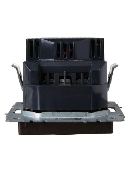 Розетка BRITE РЮш10-1-БрТБ 16А с USB A+A 2.1А с заземл. защ. шторки темн. механизм бронза IEK BR-R14-16-U21-D21-K45