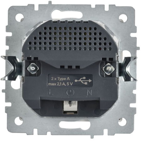 Розетка BRITE РЮш10-1-БрАБ 16А с USB A+A 2.1А с заземл. защ. шторки механизм арктич. бел. IEK BR-R14-16-U21-D21-K91