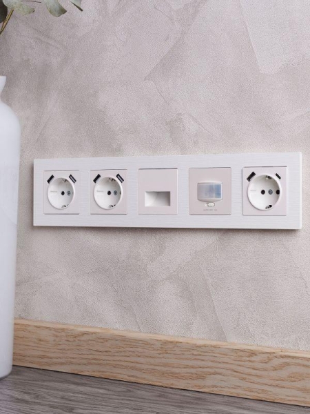 Рамка 5-м BRITE РУ-5-Бр бел. рифленый IEK BR-M52-51-K01 Рамка 5-м BRITE РУ-5-Бр бел. рифленый IEK BR-M52-51-K01