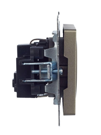 Розетка BRITE РС14-1-0-БрШ 16А с заземл. защ. шторки механизм шампань IEK BR-R14-16-K37 Розетка BRITE РС14-1-0-БрШ 16А с заземл. защ. шторки механизм шампань IEK BR-R14-16-K37