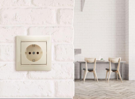 Розетка 1-м СП Valena 16А IP20 с заземл. на винтах механизм сл. кость IEK 774320 Розетка 1-м СП Valena 16А IP20 с заземл. на винтах механизм сл. кость IEK 774320