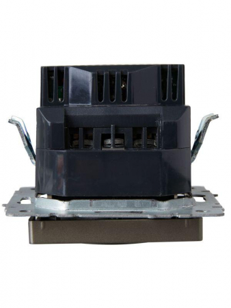 Розетка BRITE РЮш11-1-БрШ 16А с USB A+C 18Вт с заземл. защ. шторки механизм шампань IEK BR-R14-16-U22-018-K37 Розетка BRITE РЮш11-1-БрШ 16А с USB A+C 18Вт с заземл. защ. шторки механизм шампань IEK BR-R14-16-U22-018-K37