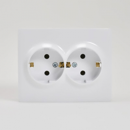 Розетка 2-м СП Karina с заземл. термопласт бел. LEZARD 707-0200-127B Розетка 2-м СП Karina с заземл. термопласт бел. LEZARD 707-0200-127B